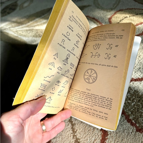 The Complete Book of Magic and Witchcraft by Kathryn Paulsen - Picture 3 of 4